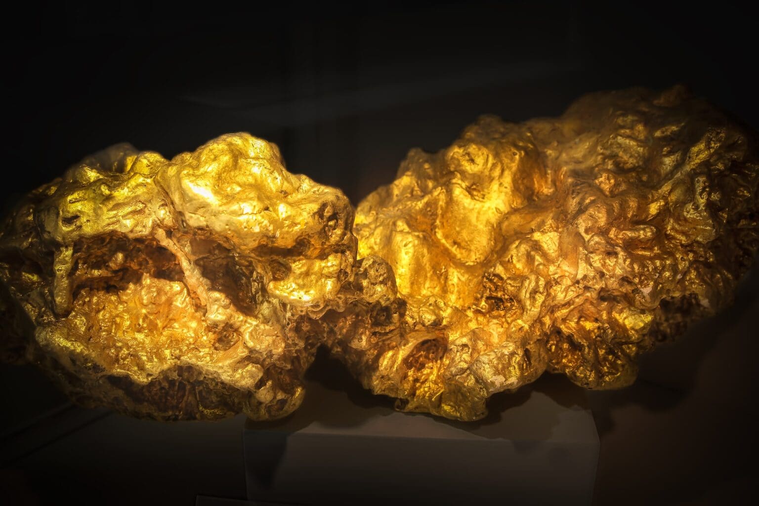 Global Economic Shifts: Understanding Gold’s Value